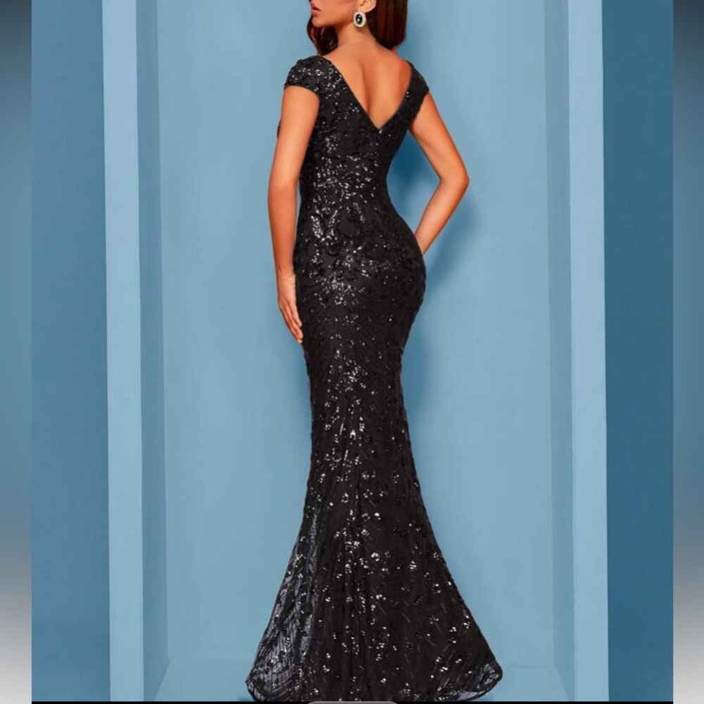 Elegant Black Sequin Evening Gown - Picture 2 of 6